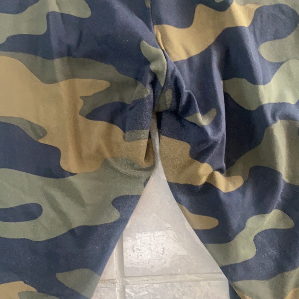 PINK ultimate camo legging - Picture 7 of 8